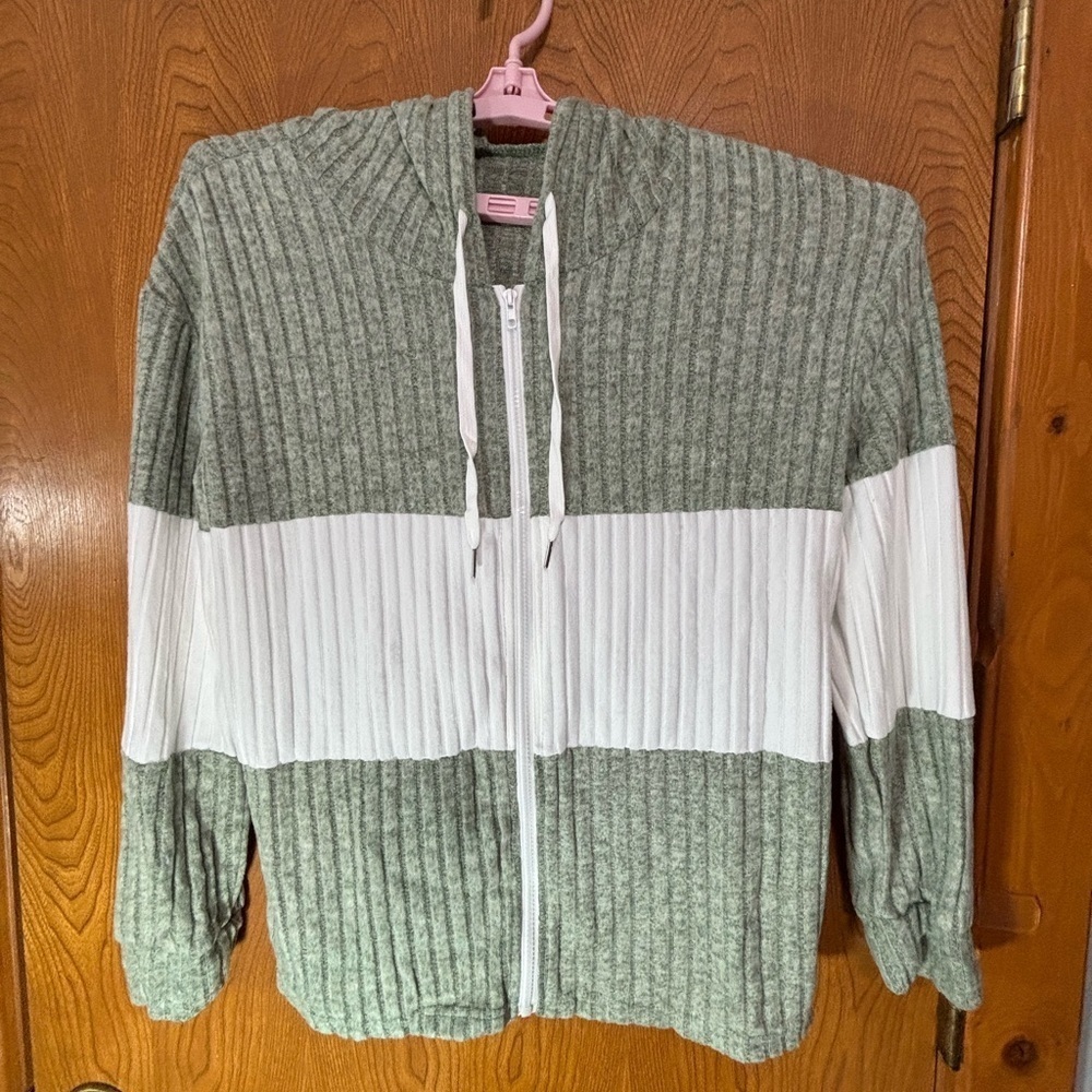 Cozy Green and White Zip-Up Cardigan with Hood